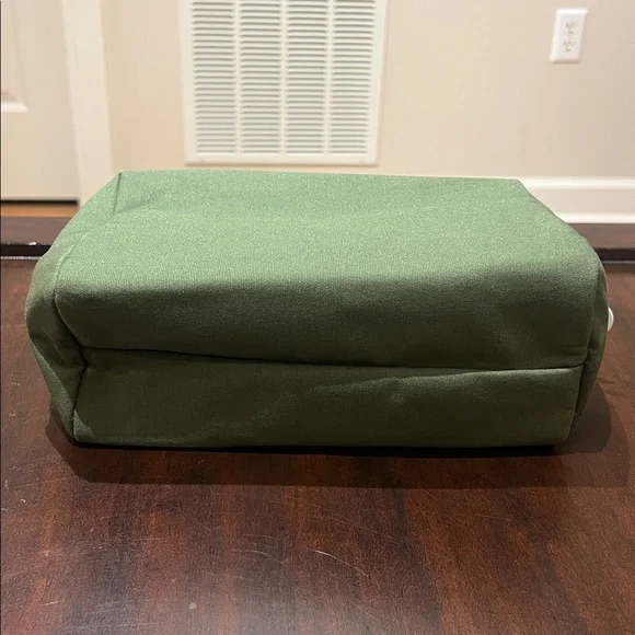 NWT Aveda accessory bag💚 - Picture 9 of 11